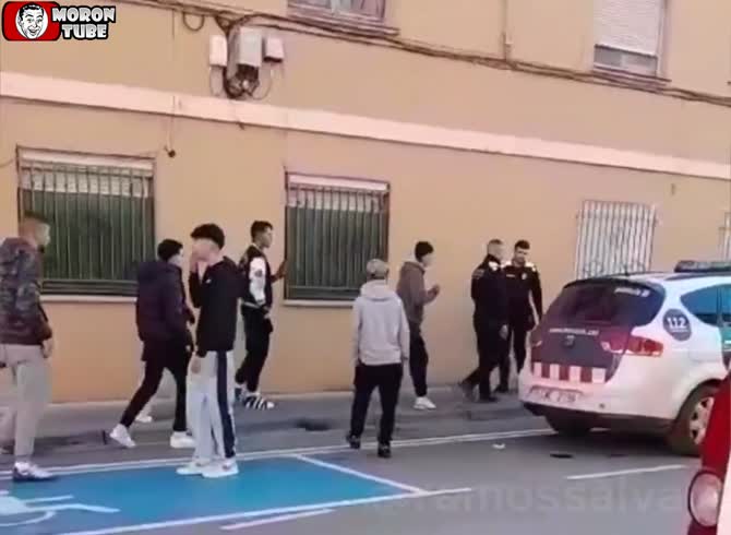 Video :After being taken into custody by Spanish authorities, he was able to flee